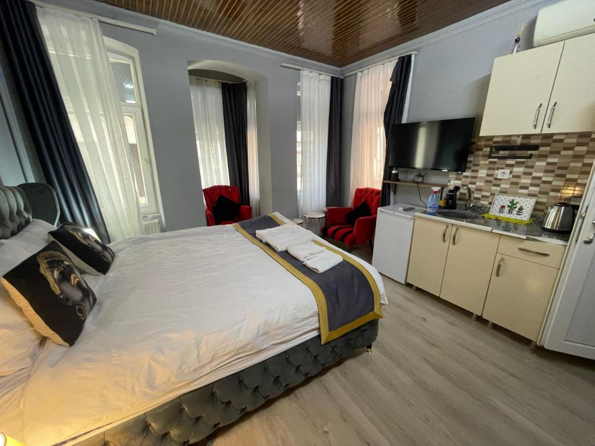 Taksim Red Suite Istanbul Exterior photo