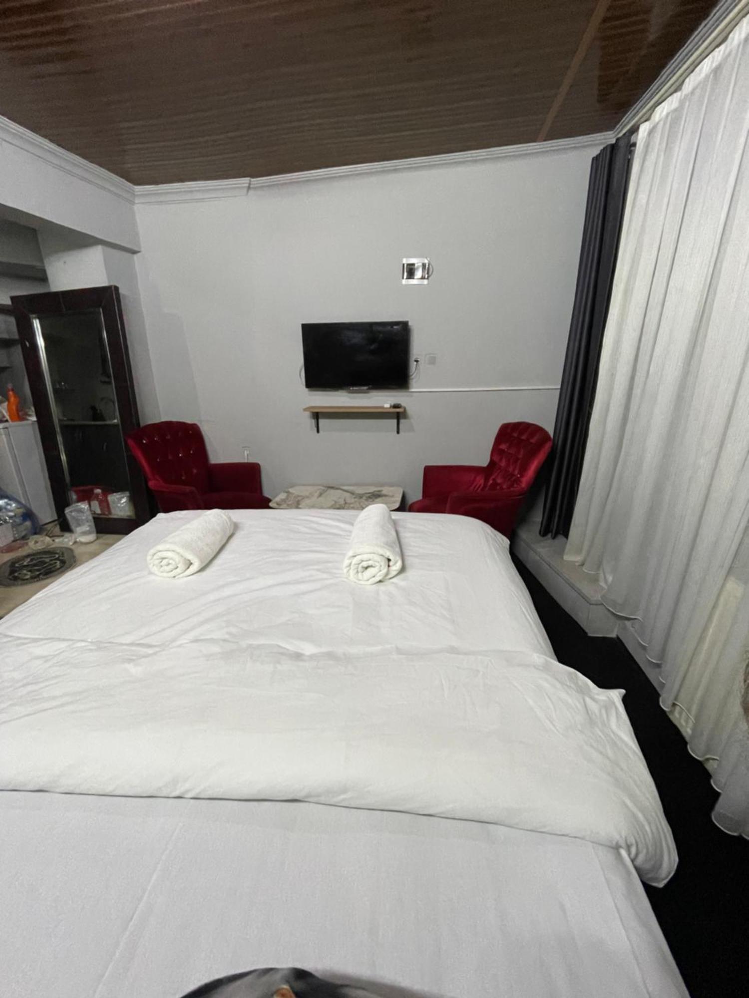 Taksim Red Suite Istanbul Exterior photo